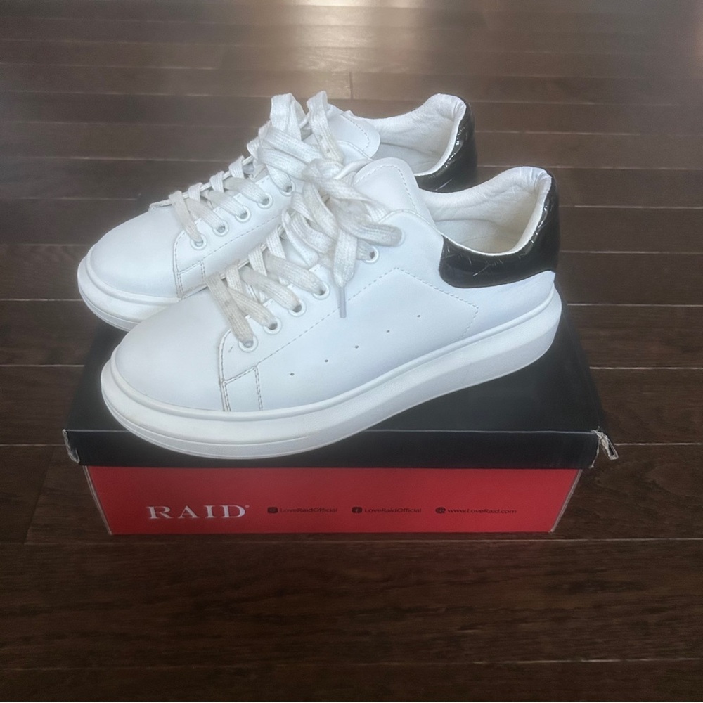 Women’s Raid white lace up sneaker- EU size 41